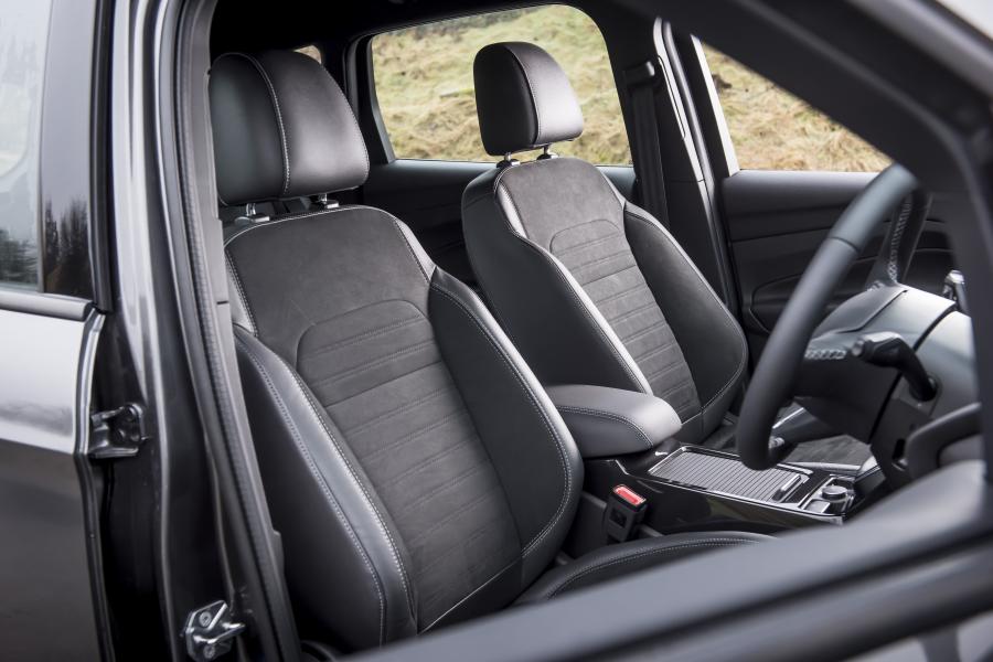 Интерьер Ford Kuga ST-Line 2017 года  (UK) (фото 49 из 63)